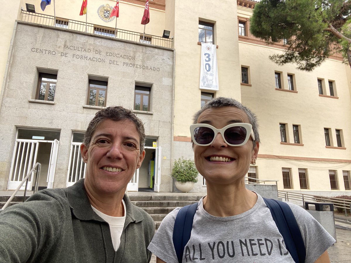 bpalop's tweet photo. Pero cuánto bueno por la complu!!!!
Grandísima la generosidad de @PionAzul que nos visita aprovechando su sabático para trabajar el enfoque socio-afectivo con los alumnos de Educación. https://t.co/FqHdhMBu31