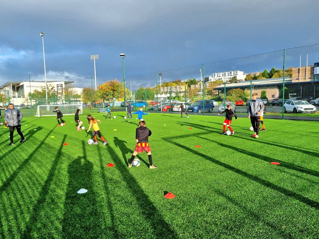FootballGlasgow's tweet photo. 📸 𝙋𝙡𝙖𝙮𝙚𝙧 𝘿𝙚𝙫𝙚𝙡𝙤𝙥𝙢𝙚𝙣𝙩 𝘾𝙖𝙢𝙥
We are also underway at Scotstoun today to kick start our October week where players have been working on various technical activities before moving into 1v1s and 2v1s.
#GlasgowLife | #PDC2022 https://t.co/UWLYGabkws