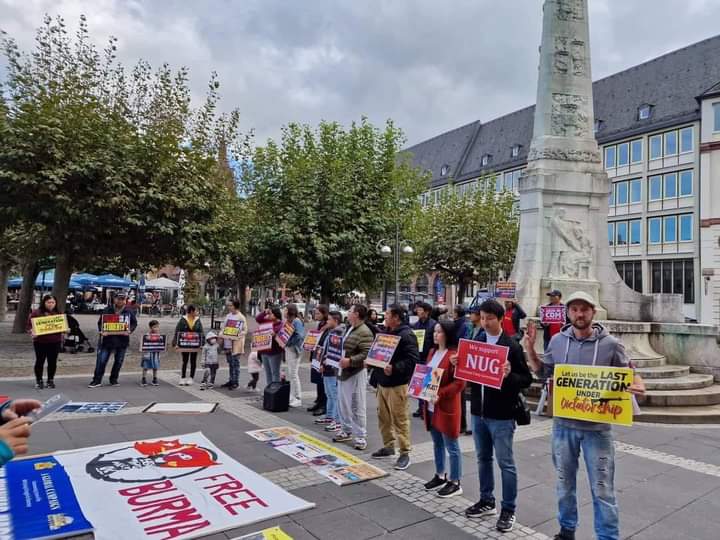 ANoahnyein's tweet photo. October 17
Burmese who arrived in Frankfurt, Germany protested against the military dictatorship as a global Myanmar student strike.
Photo Crd
#WhatsHappeningInMyanmar
#AcceptNUG
#SaveMyanmar https://t.co/Dru7I3uvpG