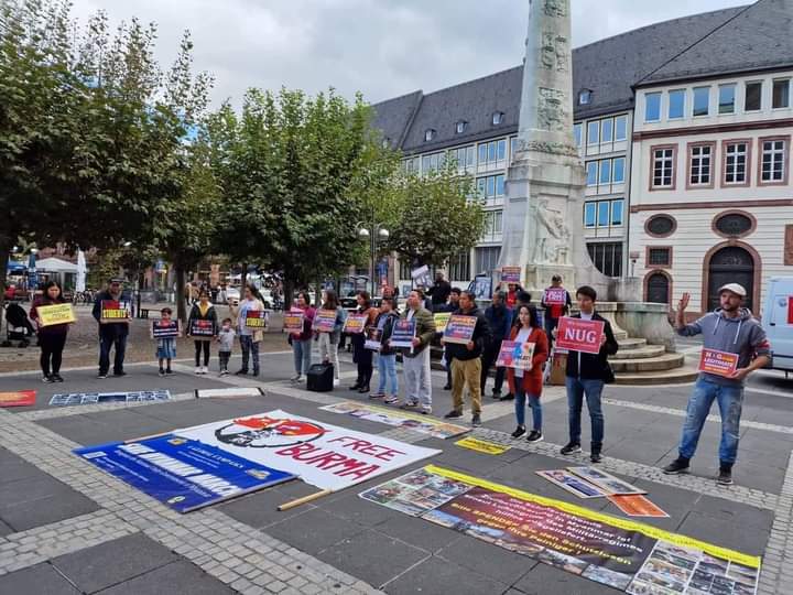 ANoahnyein's tweet photo. October 17
Burmese who arrived in Frankfurt, Germany protested against the military dictatorship as a global Myanmar student strike.
Photo Crd
#WhatsHappeningInMyanmar
#AcceptNUG
#SaveMyanmar https://t.co/Dru7I3uvpG