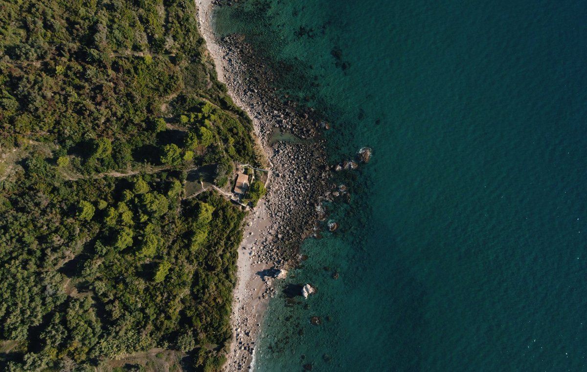 TKandylas's tweet photo. Almost half of the world's population lives in coastal regions! 

Tourism, agriculture, fishing, aquaculture, and real estate are only some of the economic sectors taking place in these regions.

Let's protect them! 

#nature 
#drone 
#coastline
#photography https://t.co/SSqMRuoBtH