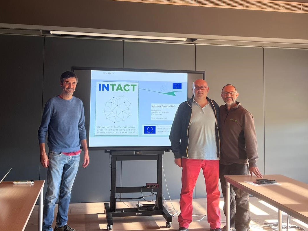 ctforestal's tweet image. Mirko Ceci, alcalde de #Pietralunga, visita el CTFC en el marco del @IntactProgetto #H2020, #tuber #trufa
intactproject.eu