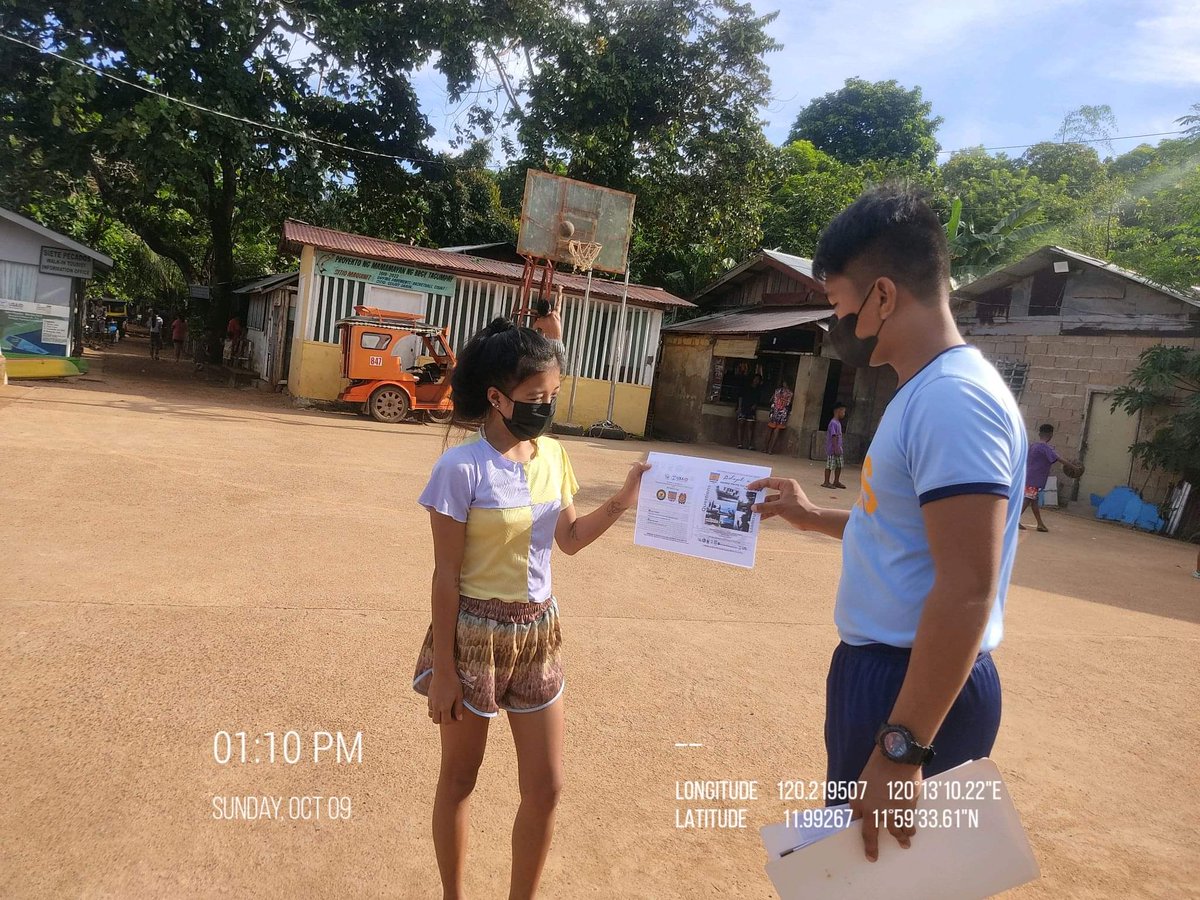 2ndsoucoron's tweet photo. "2nd SOU-MG “Protectors of Last Frontier”

  Distribution of Fifteen (15) pamphlets regarding  (AMPA)  to the Fisherfolks and AMPA Guards of Sitio Maquinit, Brgy. Tagumpay, Coron, Palawan.      

#lifeisbeautiful
#KaligtasanNyoSagotKo
#TulongTulongTayo
#MKKequalsK
#PNPKakampiNyo https://t.co/TDTOVLOPSV