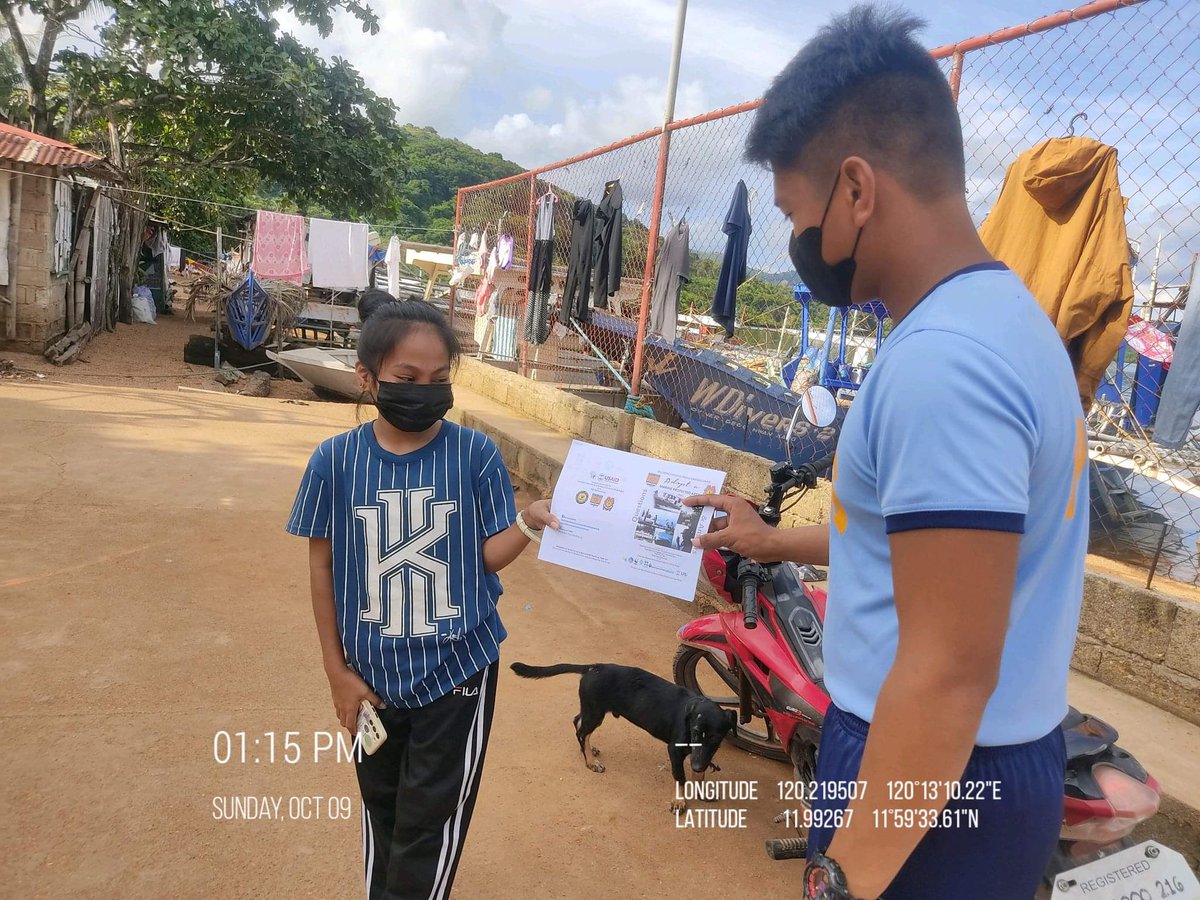 2ndsoucoron's tweet photo. "2nd SOU-MG “Protectors of Last Frontier”

  Distribution of Fifteen (15) pamphlets regarding  (AMPA)  to the Fisherfolks and AMPA Guards of Sitio Maquinit, Brgy. Tagumpay, Coron, Palawan.      

#lifeisbeautiful
#KaligtasanNyoSagotKo
#TulongTulongTayo
#MKKequalsK
#PNPKakampiNyo https://t.co/TDTOVLOPSV