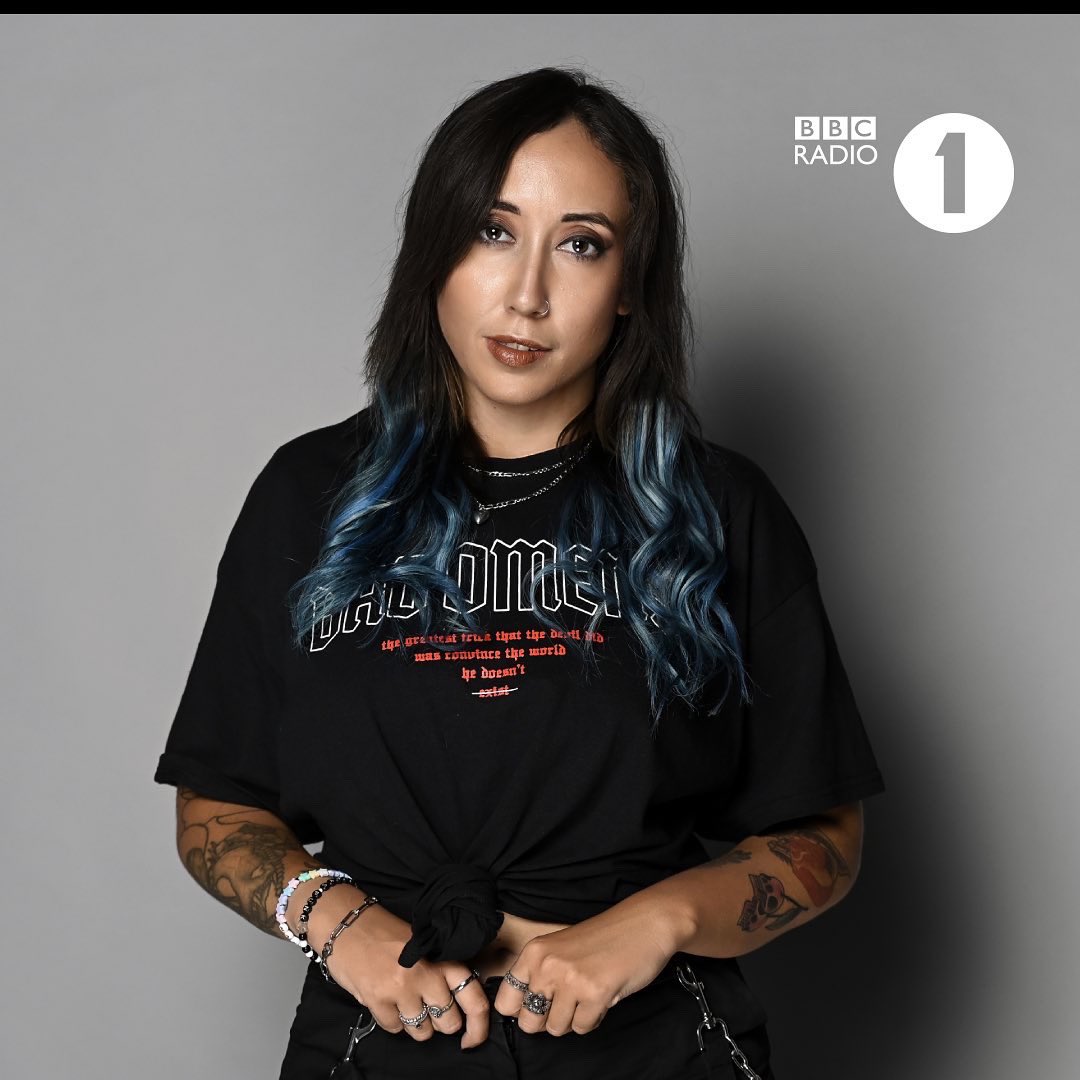 nightthievesuk's tweet photo. 🚨ANNOUNCEMENT🚨
We are beyond excited to announce that “Figure It Out” will be getting a spin on @BBCR1 🤘☺️ Check out tonight’s ‘BBC Introducing Rock on Radio 1’ with the awesome @AlyxHolcombe 🖤 #bbcr #bbcradio1 #alyxholcombe #bbcintroducingrock #bbcintroducing #nightthieves https://t.co/XkwcoKX5xw