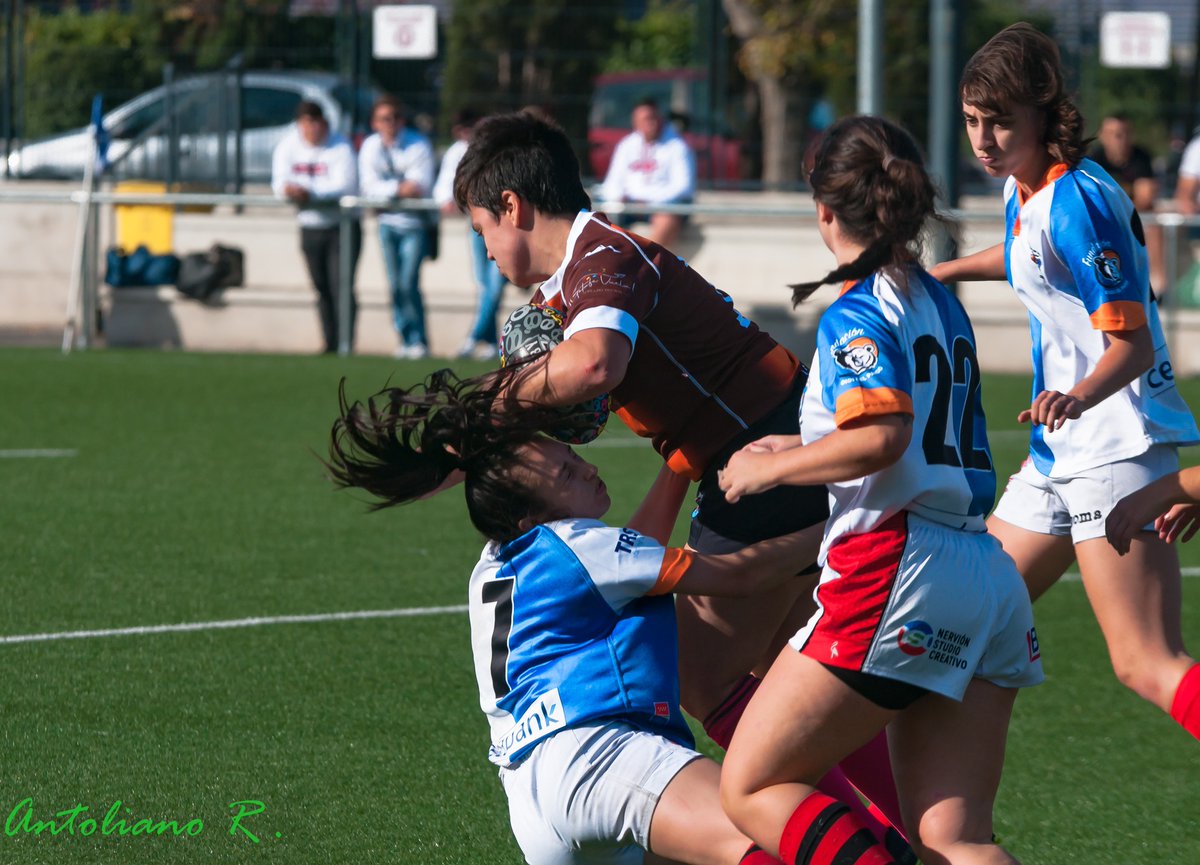 clubrugbyalcala's tweet photo. 🏉 Senior femenino
🔴⚪️ Derrota de las chicas en su debut 🆚 @GetafeCR 

👣 Mucho camino por recorrer para este equipo en formación que en el estreno jugó con la camiseta de @OsosdelPardo compañeras de aventura este año

Toda la ℹ️en 
https://t.co/YyNEgEel6M

#nomecambiopornadie https://t.co/CDbc7wcw6N