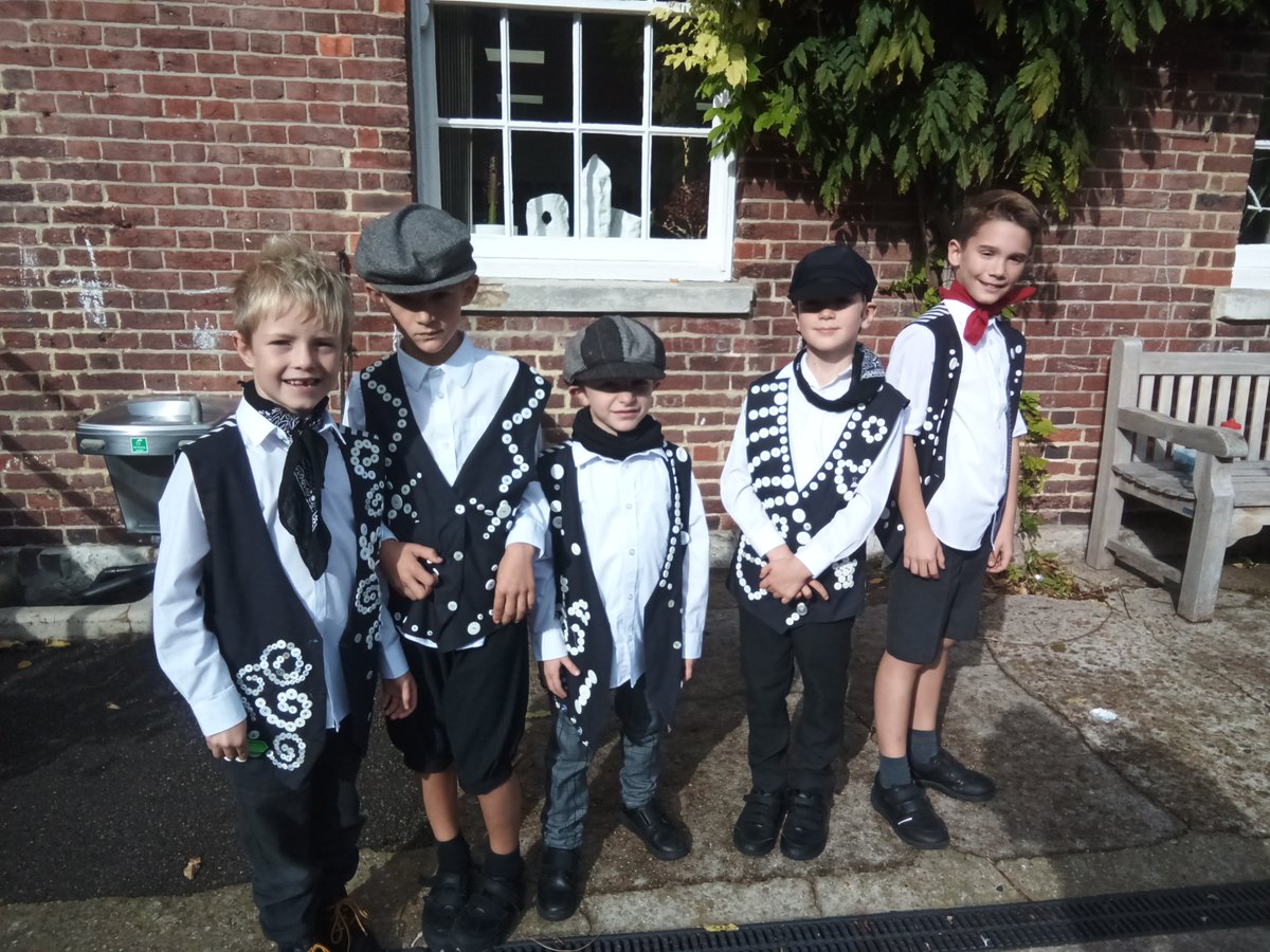 PGS1732's tweet photo. Year 3 have travelled back in time today, some great role playing as the Victorian era rules!
#PGSCuriosity #PGSJunior https://t.co/sSlz1zCYIN
