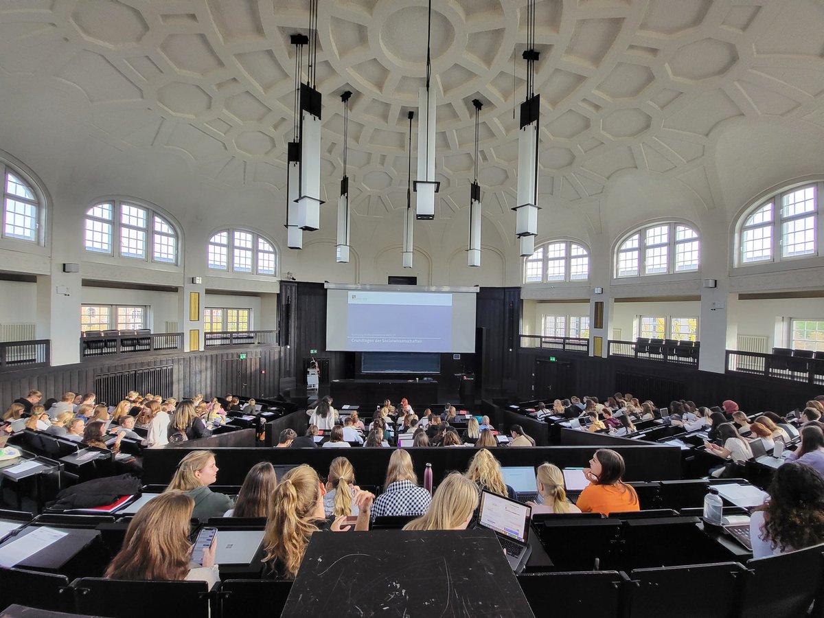Andreas Busen (@andreasbusen) on Twitter photo Vorlesungsbeginn an der <a href="/unihh/">Universität Hamburg</a> - und dann gleich in diesem tollen Hörsaal. Freue mich sehr auf das neue Semester und viele neue (und 'alte') Studierende! @PolitikUHH Vorlesungsbeginn an der <a href="/unihh/">Universität Hamburg</a> - und dann gleich in diesem tollen Hörsaal. Freue mich sehr auf das neue Semester und viele neue (und 'alte') Studierende! @PolitikUHH