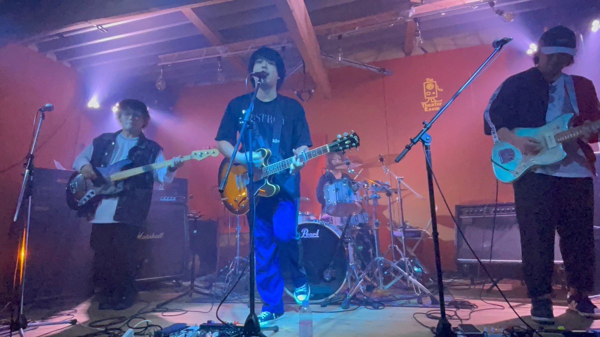 screen__0's tweet photo. LIVE IN CHAINSさん、escapeさん、zai bandさん、そして来てくださった皆さん本当にありがとうございました！

とても素敵でアットホームな場所でライブさせていただき本当に感謝です。

これからもっと活動頑張っていきますのでよろしくお願いいたします！

@Liveinchains_jp 
@Zai_thePints https://t.co/wPUXJZUpJ1