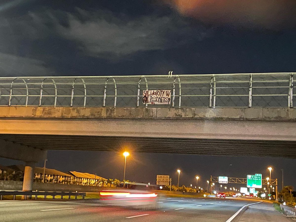 solidaritysfl's tweet photo. Anonymous submission: Miami anarchists send solidarity to Alabama Prisoners on strike! They’ve been on strike since Sept. 26th

#AlabamaPrisonerStrike #AbolishPrisons @IGD_News https://t.co/RLyswpYtlb