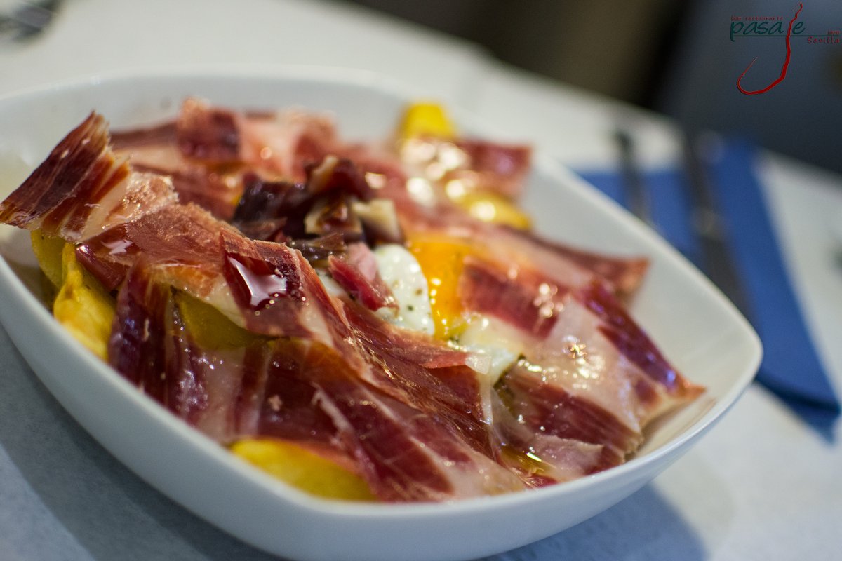 PasajeSev's tweet photo. Damos la bienvenida a la semana con esta buena cara. 😏👋

Amar los lunes es posible siempre que vengas a disfrutarlos con nosotros y nuestra cocina. 😋  #TDSGASTRO https://t.co/jdkkeIQMgm