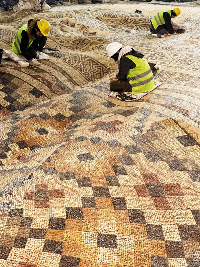 Symmach_'s tweet photo. #MosaicMonday | 1/2 | A segment of a huge floor mosaic found at a hotel development in Antakya, #Turkey.

Damaged by earthquakes, it has taken on a distinct ripple effect. It dates to the 4th century CE.

🏛️ N. Asfuroğlu Archaeology Museum

#Classics #Roman #Archaeology #History https://t.co/Kudh6iUsA0