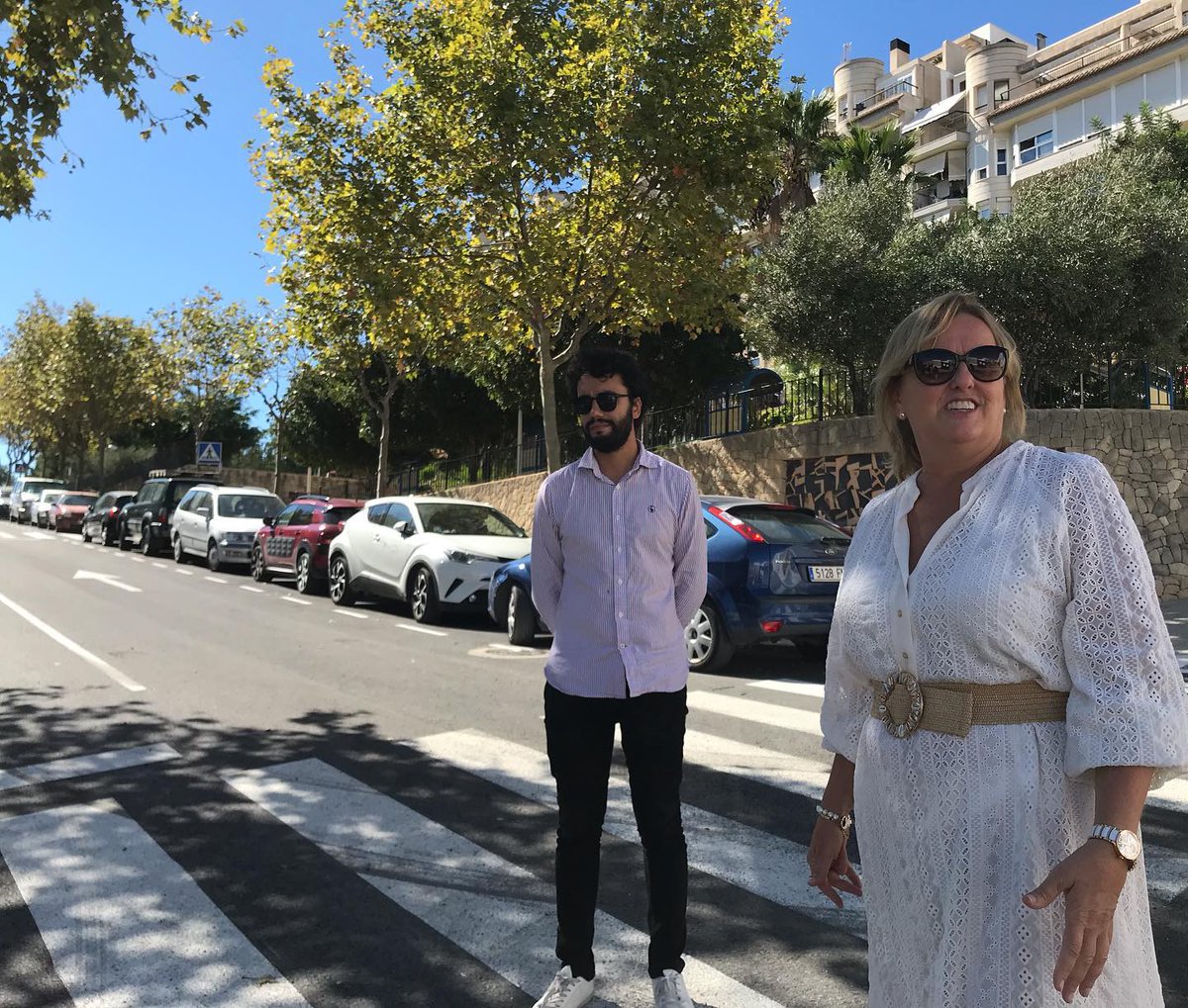 PopularesCalpe's tweet photo. 🔵 Acudimos a las distintas calles en las que se han llevado a cabo las obras de asfaltado desde el Ayuntamiento de Calpe, como la Av del Norte, Masnou o Plaza del Salvador.

Seguiremos impulsando su desarrollo para mantener Calpe siempre en óptimas condiciones.

#PopularesCalpe https://t.co/YQsRj02G03