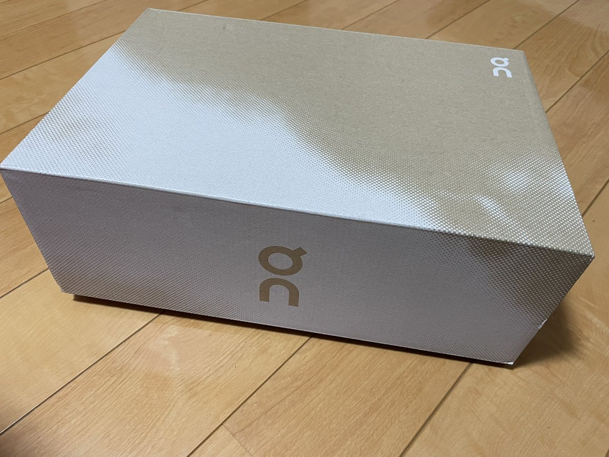 S_Satoshi_3's tweet photo. 新しい靴を履いた日は〜
それだけで世界が違って見えた
昨日までと違った自分の足音が
どこか嬉しくて🎵
#on
#Cloudflyer https://t.co/l632dLVFCr