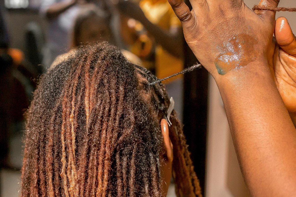 TwistsnLocs's tweet photo. Happy new week. We are open and ready to serve you. Book your appointments or walk into any of our salons for a TnL experience.
#twistsnlocs #naturalhair #flattwists #salon #eastlegon #0su #spintex #branch #service #naturalhairstyle #naturalhaircare #4chair #dreads #afro https://t.co/Ryg4efwXOi