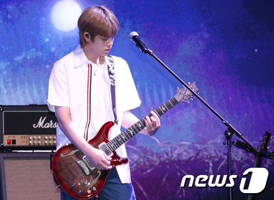 1994August21's tweet photo. I wanna pinch his chubby cheeks so bad #훈 #ChaHun #NFlying #엔플라잉 #차훈 #CatHun #チャフン #고먐미 @NFlyingofficial https://t.co/DEbubkOKIX