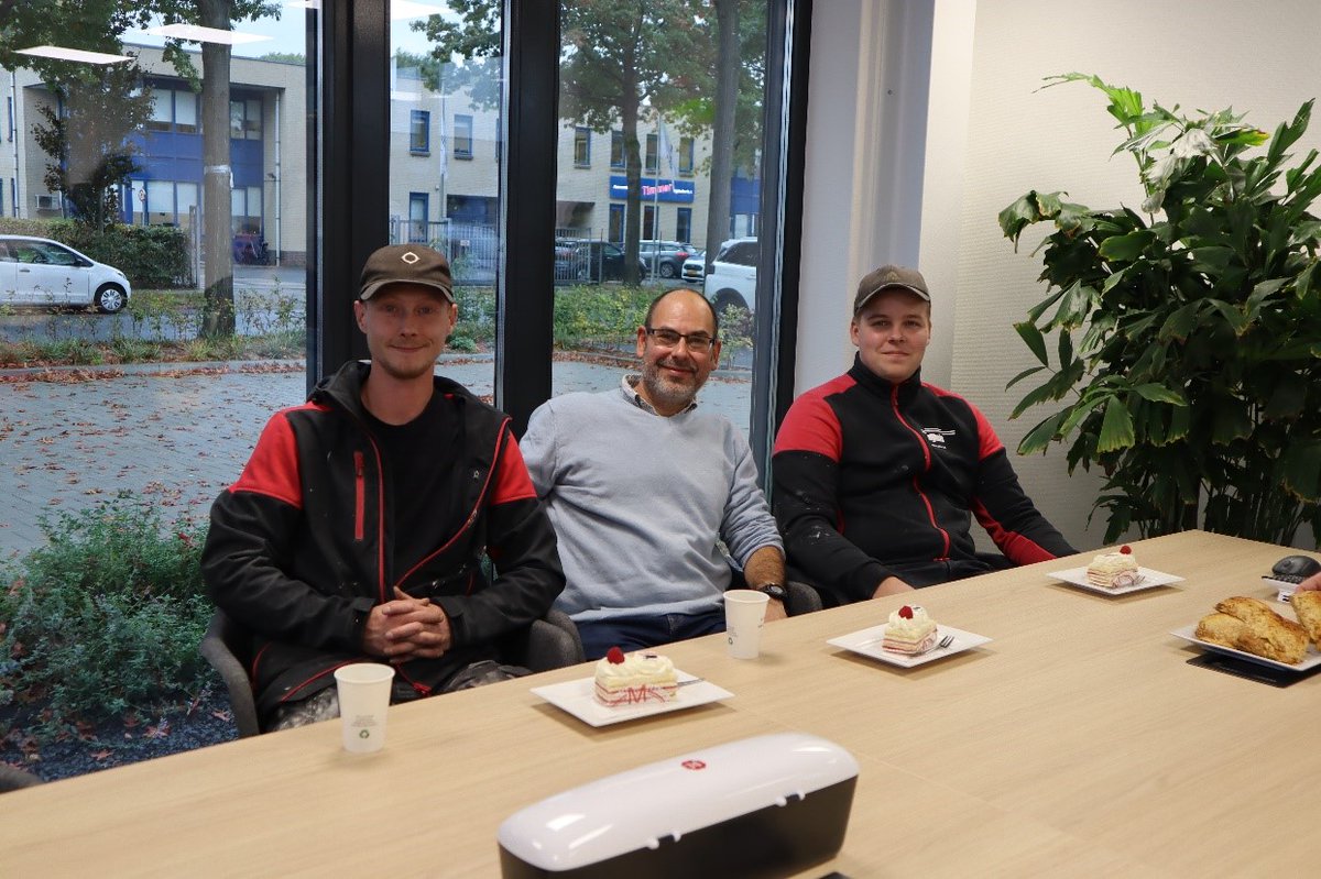𝗡𝗶𝗷𝗵𝘂𝗶𝘀 𝗮𝗹𝘀 𝗹𝗲𝗲𝗿𝗯𝗲𝗱𝗿𝗶𝗷𝗳!
Daar zijn wij trots op. Dit is een prachtig traject om te leren werken in de bouw. Wij zijn trots dat we drie van onze leerlingen na hun opleiding mogen verwelkomen als vaste krachten binnen ons team! 
#NijhuisApeldoorn
