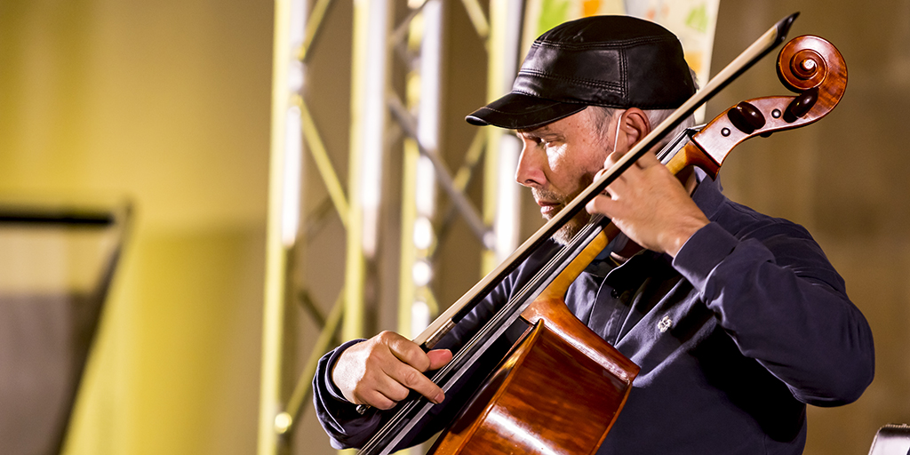 santelmomuseoa's tweet photo. #3x4orain #musika #txelo
Zeharkako begirada. Pello Ramirez
📅 Urriak 20 de octubre, 18:00
Erreserbak: https://t.co/wESEaosRRk
📷Oskar Moreno
Bisita gidatua berezia Pello Ramirez musikariaren eskutik
#santelmomuseoa #donostia #argazkiliburua https://t.co/ffRFP1S1Nk
