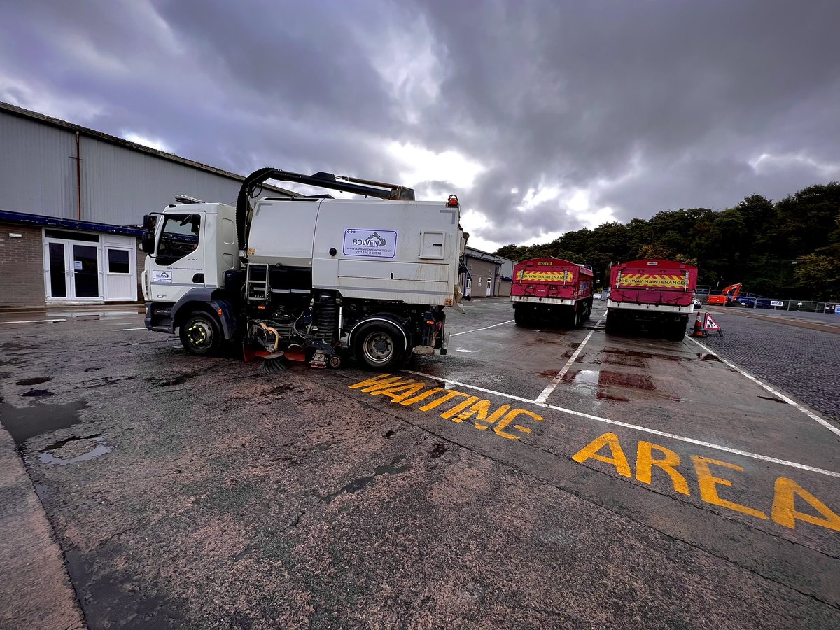 W A I T I N G  A R E A 🧹

#roadsweeper #sweeper #gullysucker #daftrucks #cleanroads #newservice #fleet #hgv #muckmoving #grabhire #tipperhire #haulage #sweepclean #southwales #callus #groundworks #operator #sweeperlife #sweepertruck #dafsweeper #roadsweeperhire #forhire #hireme