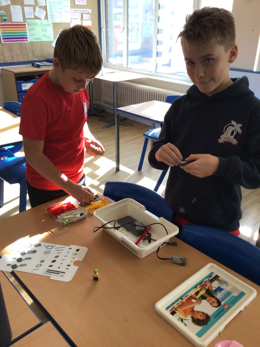 BartonSmsa's tweet photo. Excited for our new games club today! #gamesclub #stretchyourbrain https://t.co/wodZLbPOjv