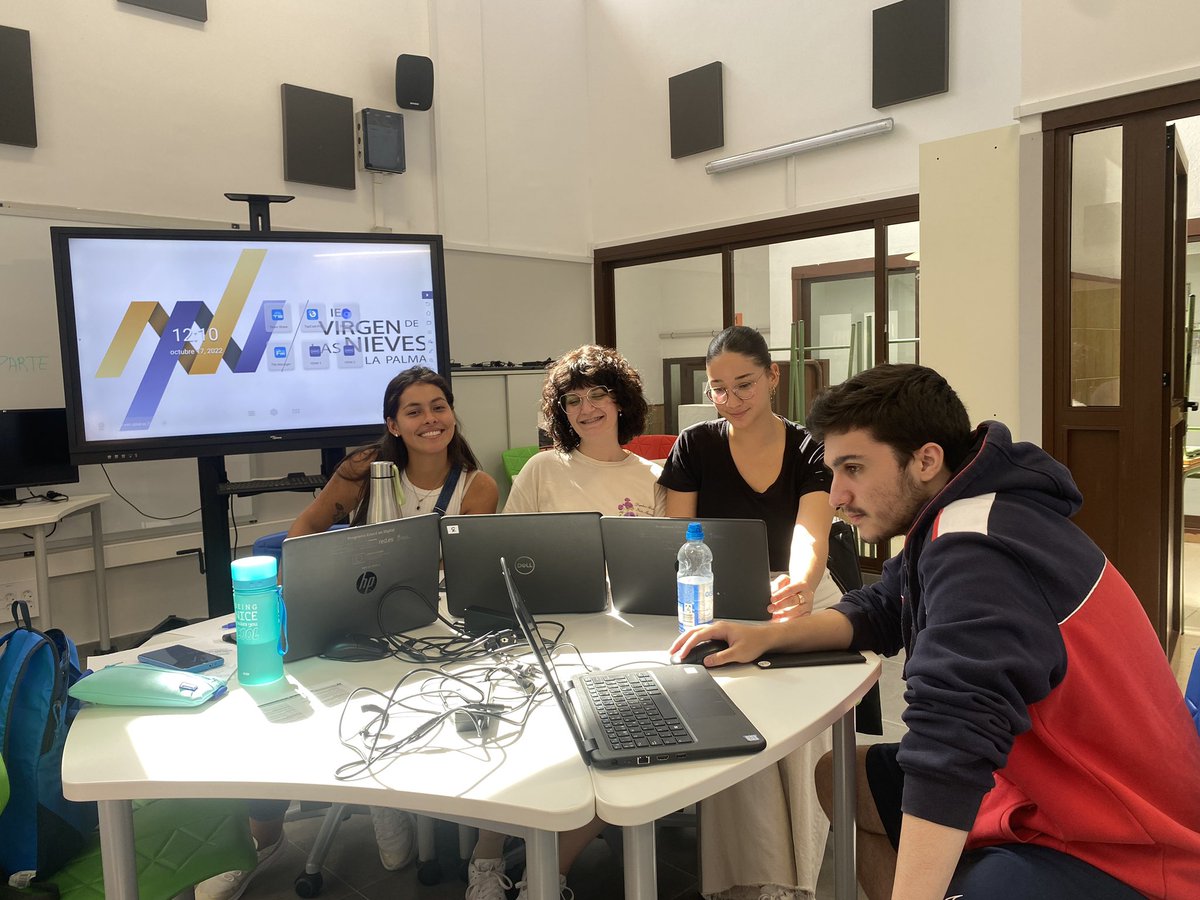 AbrillLinda's tweet photo. Día en el proyecto de #hackathon #iesvirgendelasnieves #HackathonDigital
#HackathonDigitalFP en el IES Virgen de las Nieves https://t.co/n0pIH5v4AM
