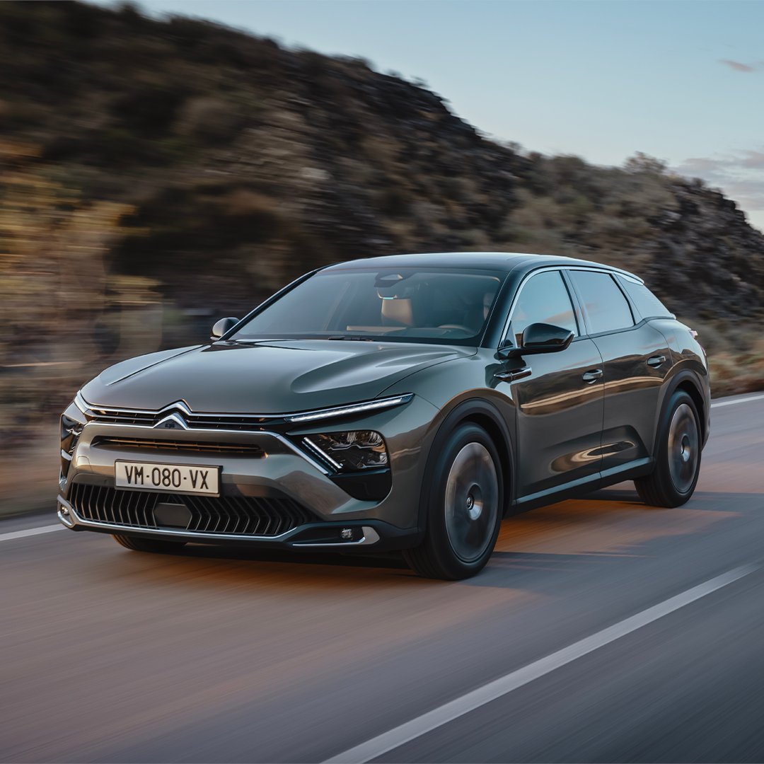 autoinsular's tweet photo. Acércate al @recintoferialtf del 20 al 23 de Octubre para descubrir todos los modelos que expondremos en el #salóndelautomóvil2022 https://t.co/A6XmShf46y