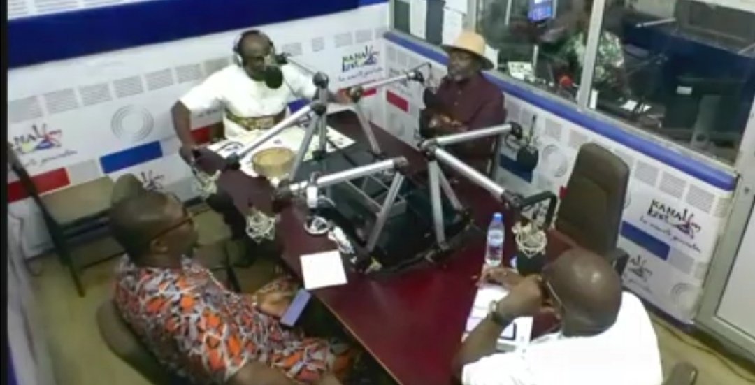 synjit_togo's tweet photo. En studio pour les échanges, @KenLogo, porte-parole des organisations syndicales, par ailleurs ex-Secrétaire Général du #Synjit . #Togo #medias https://t.co/J6QNNICPP7