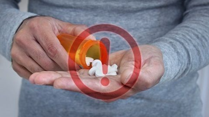 puntosigre's tweet photo. Los errores en la toma de #medicación💊 pueden darse en nuestros hogares. Consulta siempre a tu farmacéutico en caso de dudas y lee el envase y prospecto para evitarlos. Si ya no los necesitas o han caducado, llévalos al #PuntoSIGRE de la #farmacia💚♻️➡️ https://t.co/xWkfDHdRNB https://t.co/MQwaTFld1n