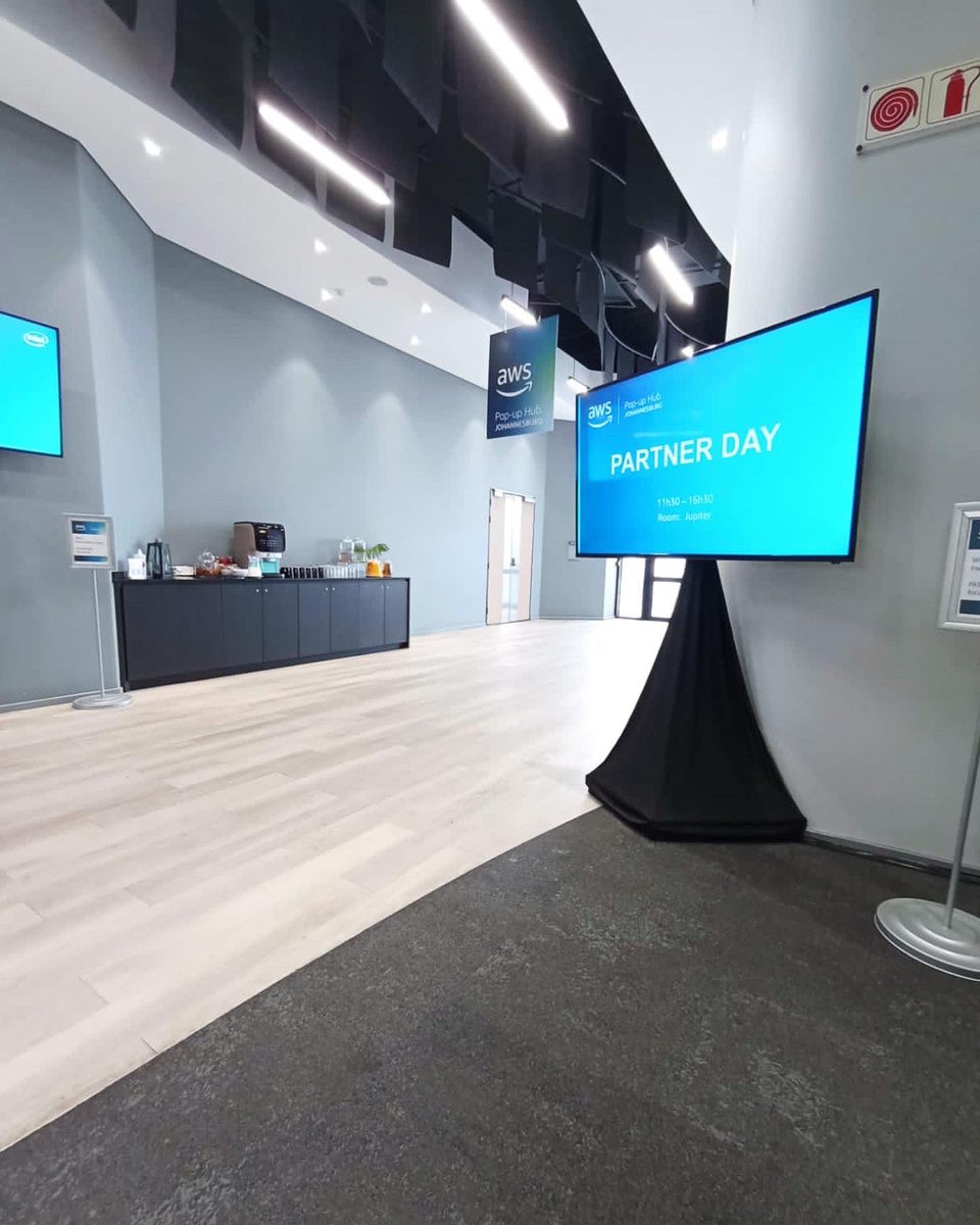 pax_divitiae's tweet photo. #TeamPaxDivitiae attended the first day of the week long AWS Pop-up Hub in South Africa today. 💡💡

The free event focuses on how organizations from the region are using AWS to accelerate innovation and advance in their cloud journey.

#aws #paxpartners #awspartner #techinafrica https://t.co/DHjFyixoLI