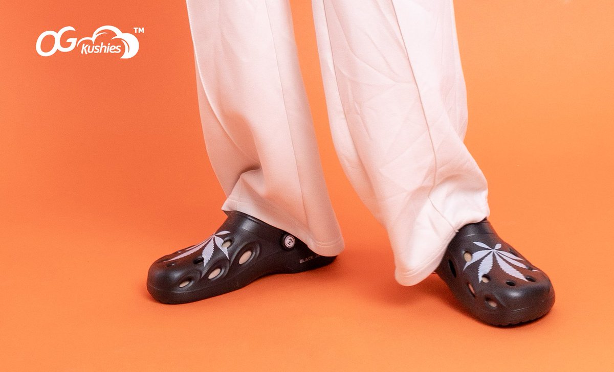 Bellabloom0513's tweet photo. Is clog footwear considered shoes? #clogshoes #footwear #clogs @OGKushies  https://t.co/NSfnFA7Gdx https://t.co/zbZyJEhsPp