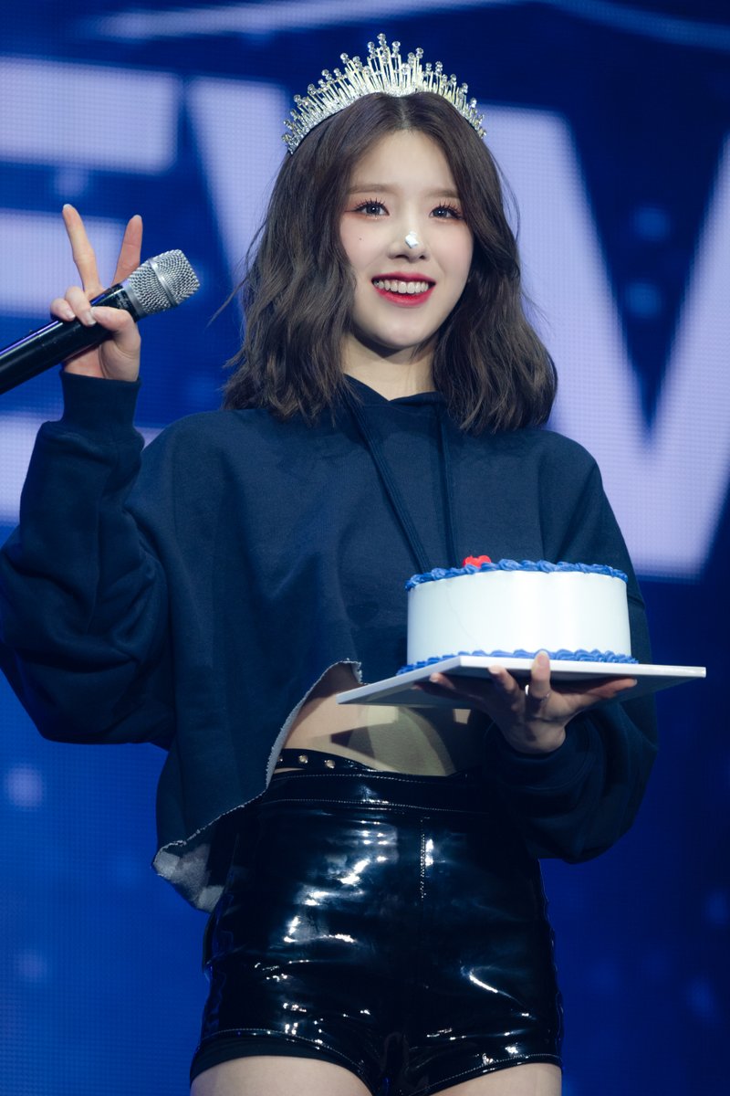 lifeisfunny16's tweet photo. 221016 이달의소녀 콘서트
#이달의소녀 #LOONA 
#희진 #HeeJin https://t.co/IboOe4G62m