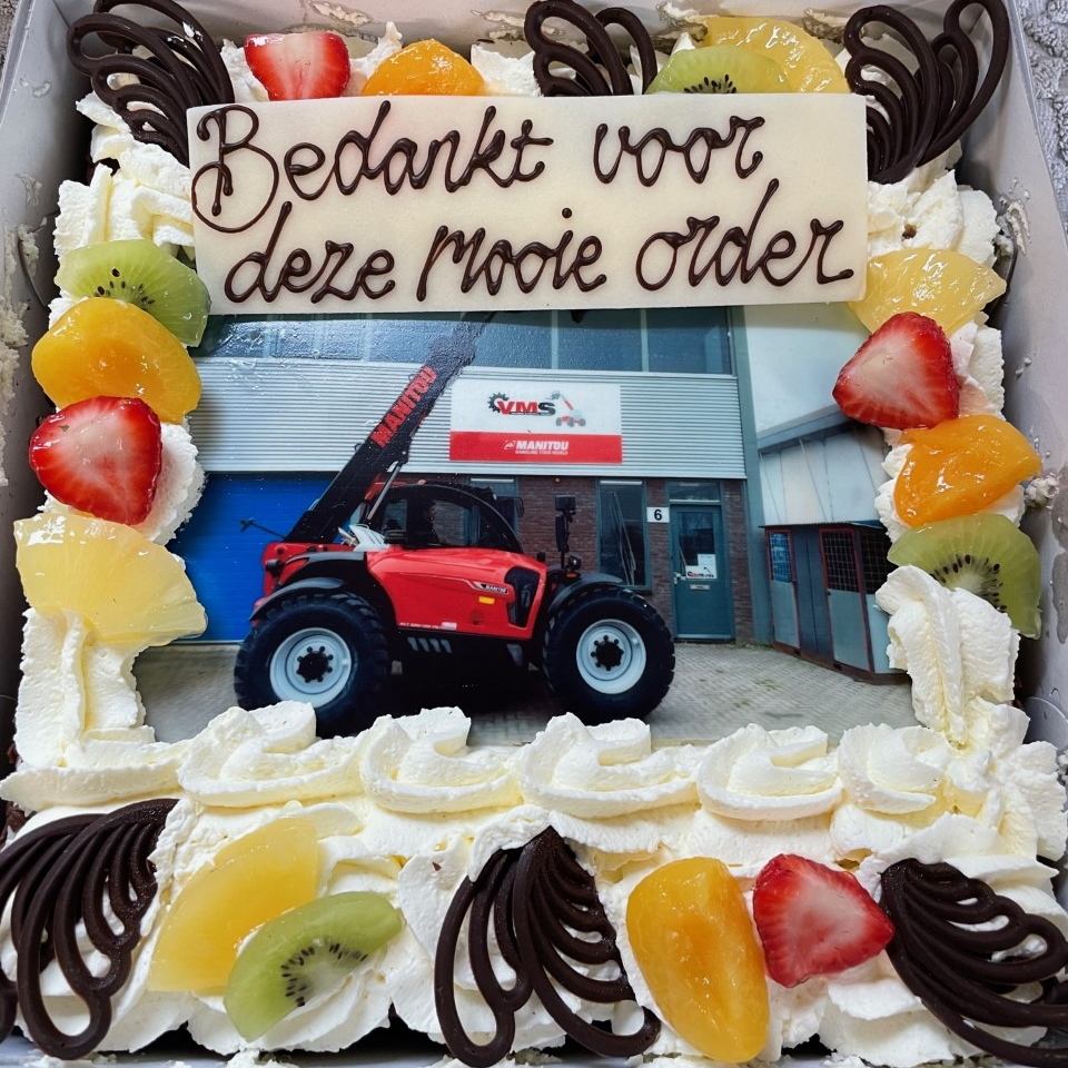 vmsverreiker's tweet photo. We hebben deze @Manitou MLT 635-130 PS+ afgeleverd bij De Meentboerderij in #Hilversum. We bedanken Harm, Maartje, Stef en Bram voor het vertrouwen en de mooie order. Voor de 3e maal in 20 jaar hebben zijn voor Manitou gekozen. Zie ook https://t.co/Yhy5V0ILtn @meentboerderij https://t.co/4aaKjQokwR