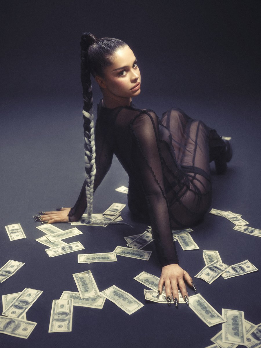 DiscosLibresCL's tweet image. Vamos por otra semana de #músicachilena, hoy con novedades de Soulfia, Calú, Paskurana, Rompeola y Cuáles i Quiénes.

¿Dónde? 👉 discoslibres.cl
#EscuchaCL #musicachilena #VitrinaCL