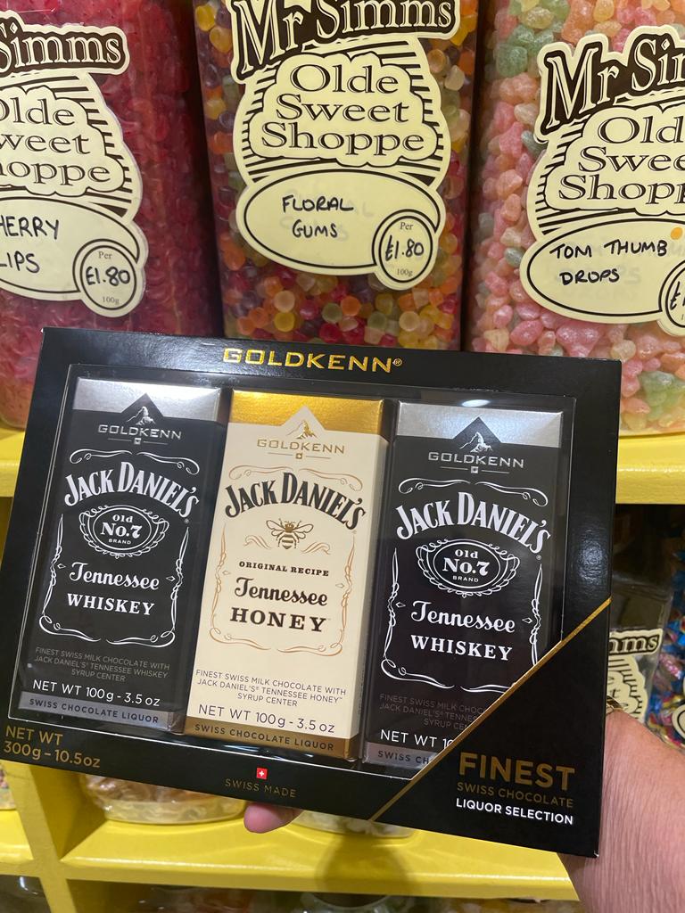 MrSimmsMKeynes's tweet photo. Too good to share😍🍫 #chocolate #whiskey #jackdaneils #mrsimms #centremk https://t.co/UtUAJ9VPdE