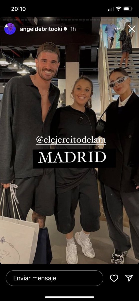 PierinaFrontini's tweet photo. Es delfi! Jajajaj https://t.co/PkA2wy3h3P