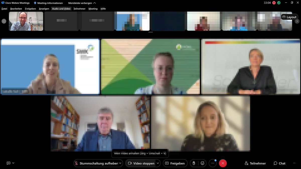 MMagdowski's tweet photo. Heute ist der 2.#SWKTalk "Digitalisierung im Bildungssystem" zur frühkindlichen Bildung.
Ich schalte mich pünktlich auf die Minute aus dem Labor zu und höre ein "Hallo, wir machen mal einen kurzen Audiotest, Frau X, können Sie mich denn hören?"
Wie lange machen wir das jetzt?😉🤔 https://t.co/zene8mxwyr