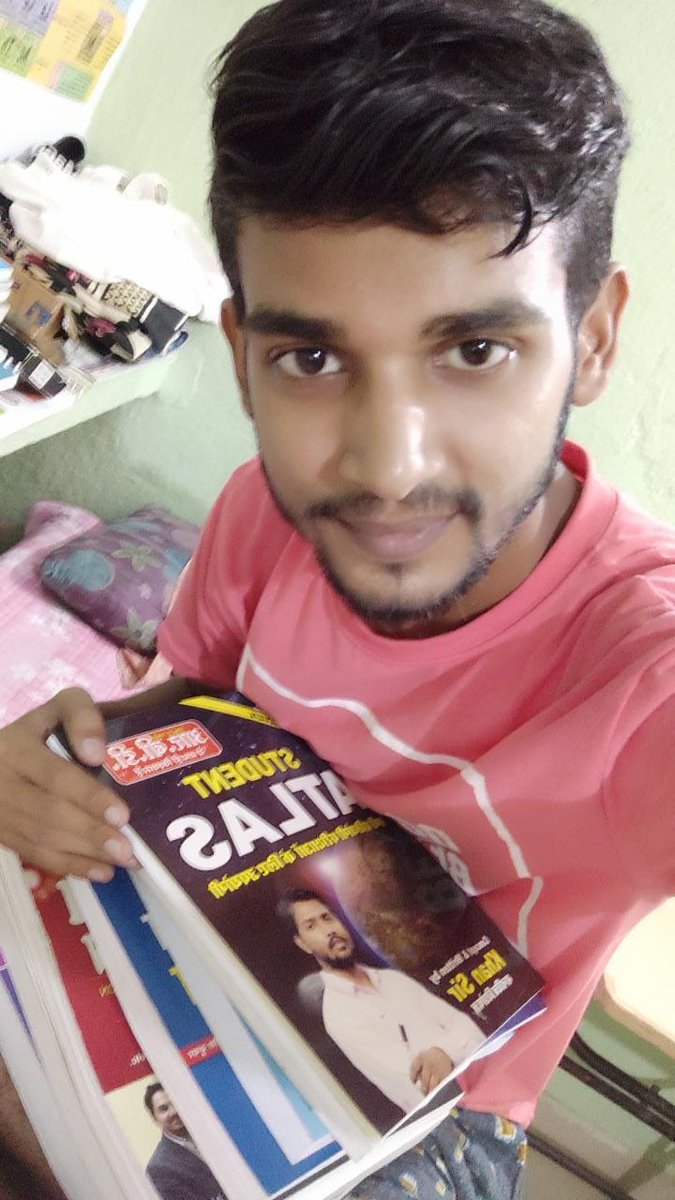 Manishactor2's tweet photo. His Name is Sonu Nigam,

He Prepares For SSC, Due to Financial Problem, He WasUnable to Buy His Books, After Which - @DarshanNPopat Ji Made All The Books Available To Him🤗

Thanku @VrajjFoundation 

#Bihar #EducationForAll https://t.co/u03PdWFuBY