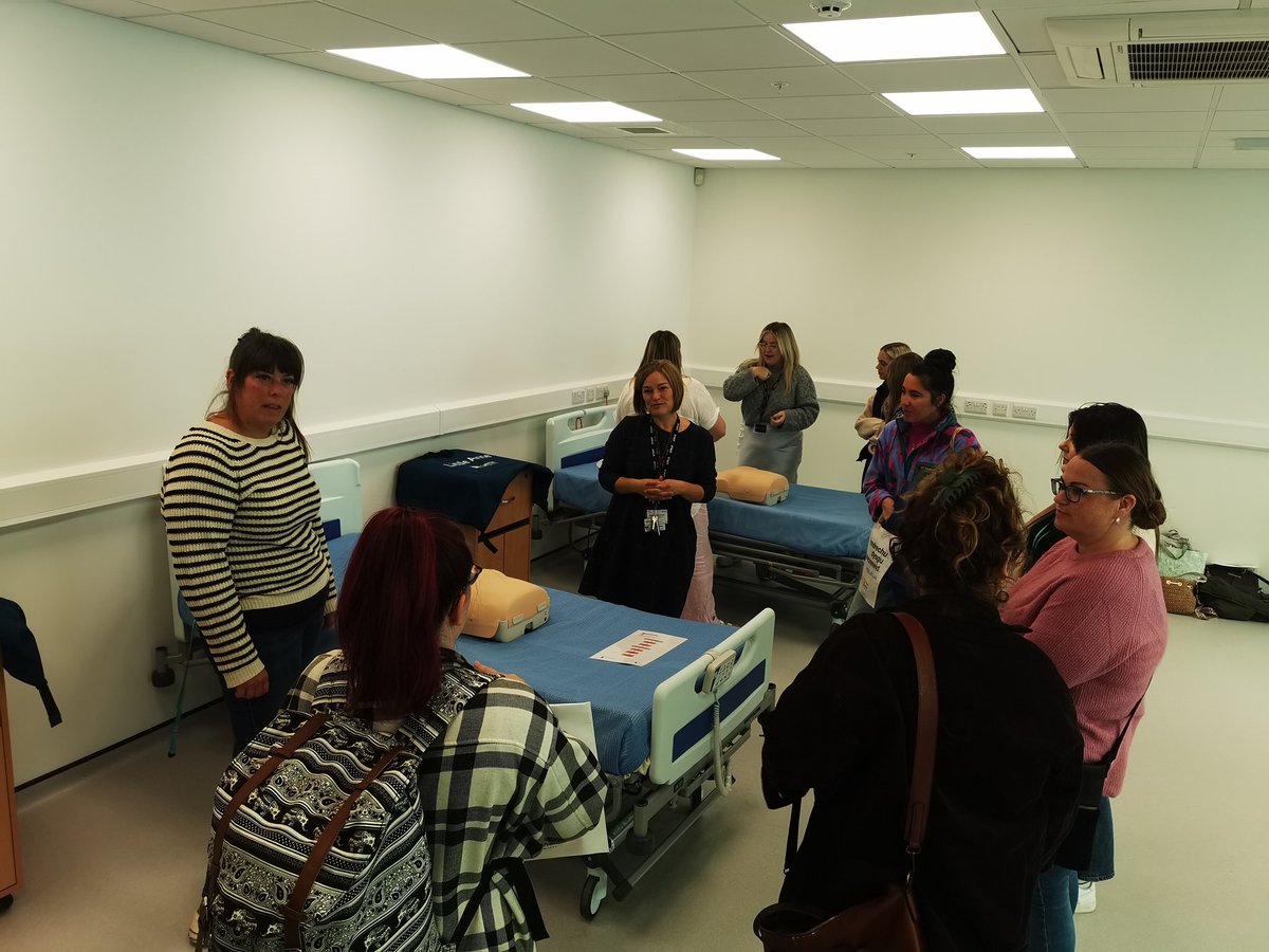 WUNursing's tweet photo. @colegllandrillo learners having some hands on experience with our nurse lecturers in our clinical skills lab @theopticcentre #adultfield #mentalhealthfield #ChildField #Nursing #NursingStAsaph @alesterowen @JulieMoss3 https://t.co/c8MOnLFdI8