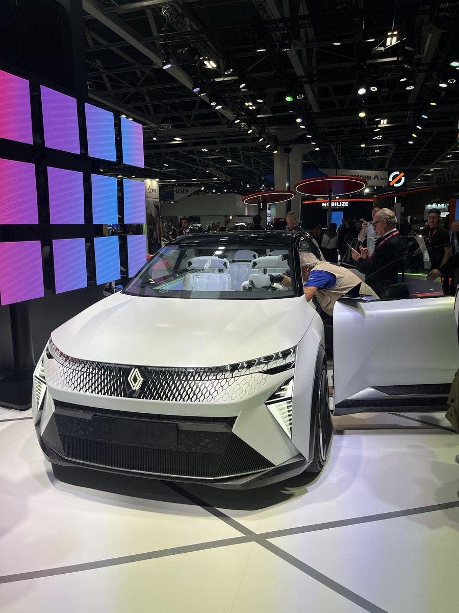 Automotive_Mktg's tweet photo. Plus beau stand du @mondialdelauto : .@Renault_fr 🤩 #renault4everTrophy #Renault5 #RenaultScenic #RenaultAustral https://t.co/YH77uNpPcw