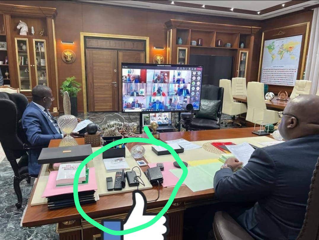 7Ledia7's tweet photo. [#RDC : le président de la République @fatshi13  fait passer un message clair.
#Power_Bank,La #SNEL ne fournit pas le courant électrique.]
@sethkikuni @DSESANGA @CMbosoNkodia @kazadi_peter https://t.co/wnGMhUVHq5