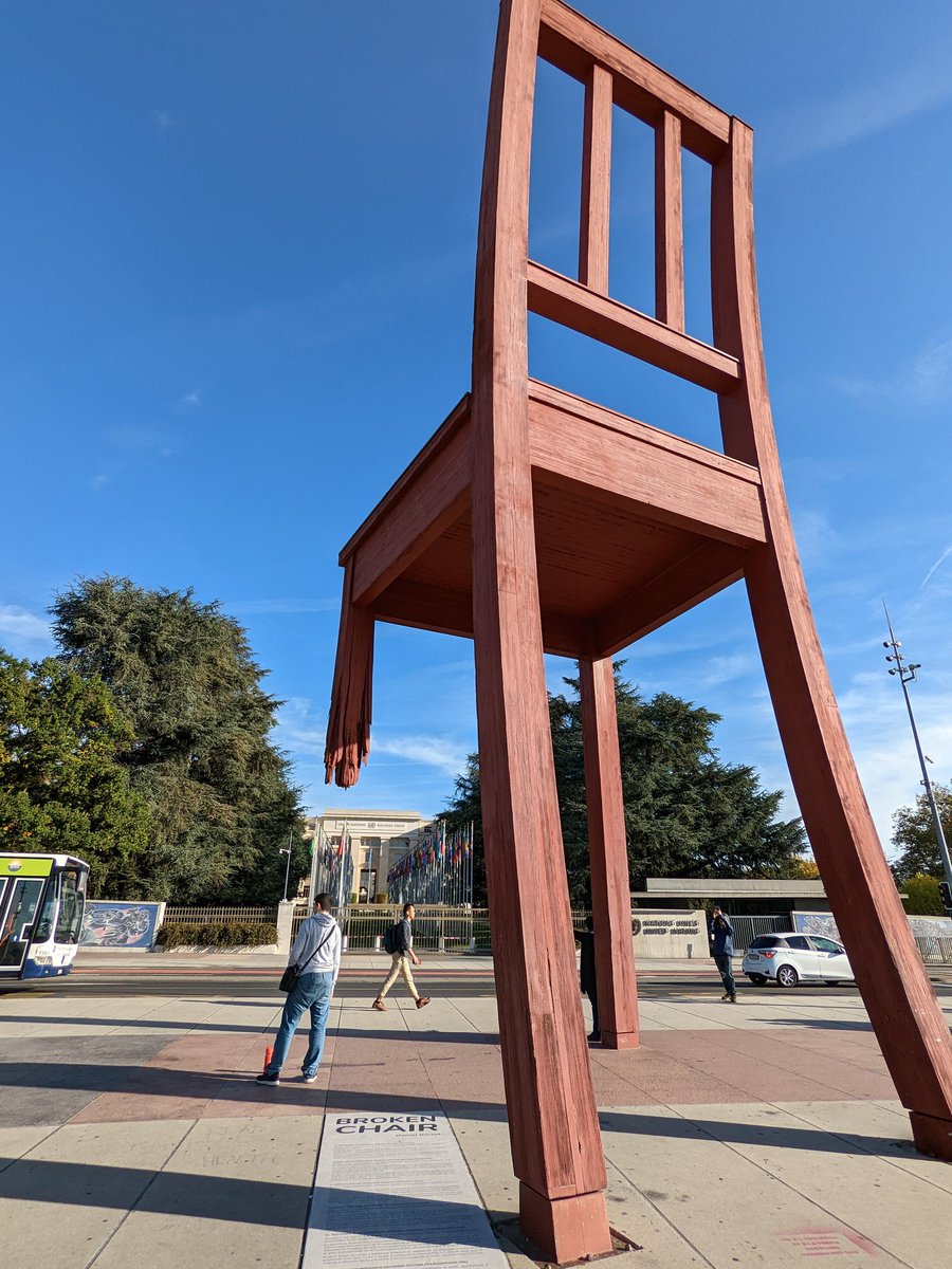 momiagematsuge's tweet image. 飛行機まで時間あるからジュネーブ見学。まずは国連本部！
#firstglobalchallenge 
#FGCteamJapan 
#FGC2022Geneva 
#ロボコン