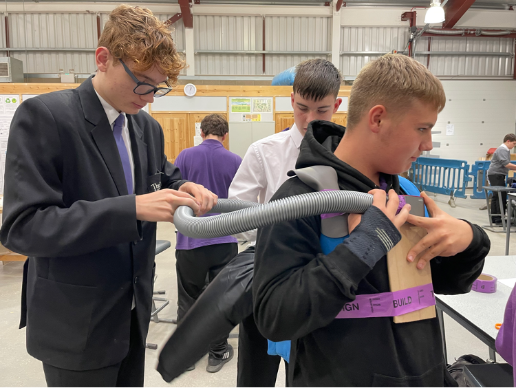 EducationEACT's tweet photo. Two talented @DysonUK  engineers recently delivered air pollution workshops for students at @DSLVNews and @TheParkerEACT in Daventry. Read all about this amazing opportunity in our latest news story: https://t.co/cBEwF8DokB
@foundationdyson #Dyson #JamesDysonFoundation #ThinkBig https://t.co/ZETqmKf7cx
