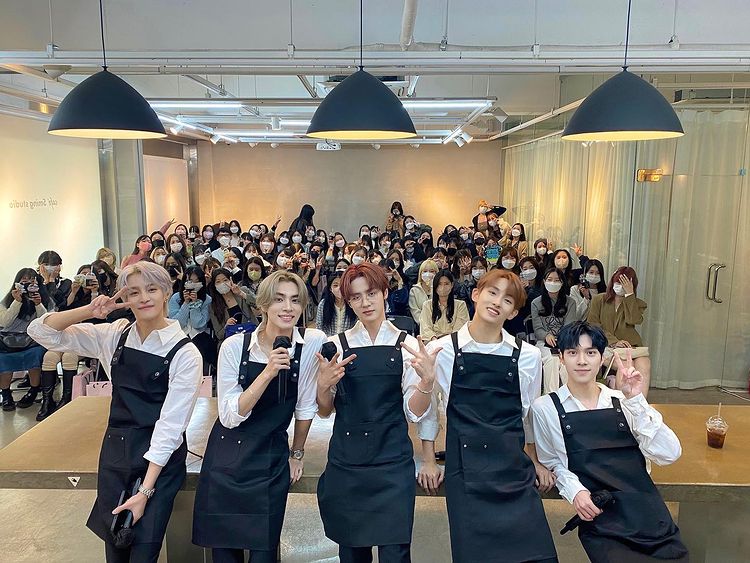 Jl1SUNG's tweet photo. Falando um um pouco sobre a tal "Vítima" que os Ot22 protegem; A Sasaeng mais famosa do NCT.
#JUSTICEFORLUCAS #ProtectLucas #SasaengOut #LucasIsInnocent #PROTECTNCT https://t.co/WPxGzsrTtH
