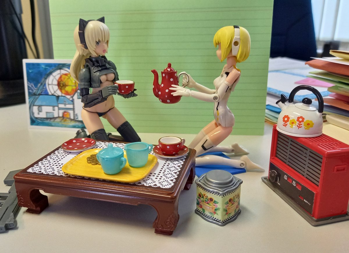 3D_pluteus's tweet image. Hello (Lionel Richie, 1984)
Let’s socialize with a new friend. 😊
#1: For Arnval, it means sharing a good cup of tea. 😌
#2: For Tempesta, it implies a good "Booty Kick"! 😳
In both case, #Arsia appreciated. 🤨
#Busou_Shinki #武装神姫 #Toys #Girl