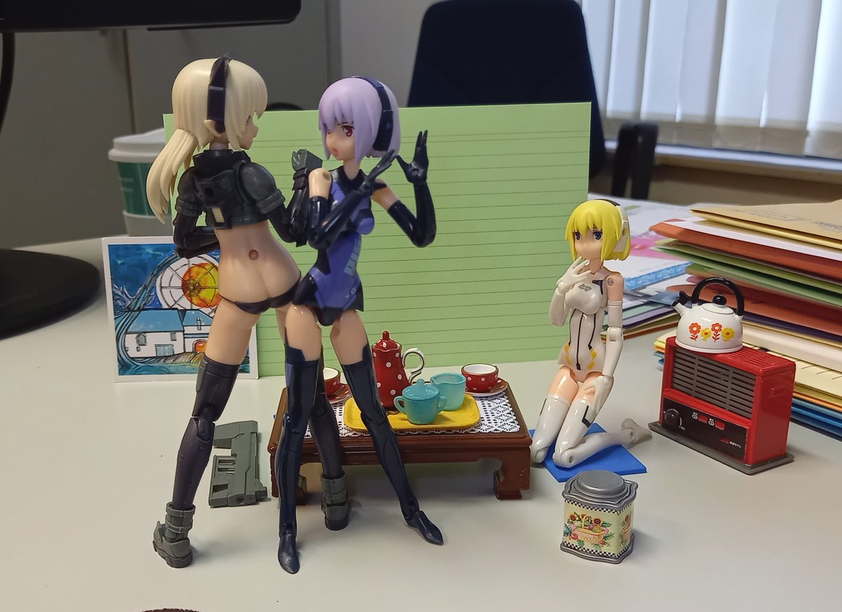 3D_pluteus's tweet image. Hello (Lionel Richie, 1984)
Let’s socialize with a new friend. 😊
#1: For Arnval, it means sharing a good cup of tea. 😌
#2: For Tempesta, it implies a good "Booty Kick"! 😳
In both case, #Arsia appreciated. 🤨
#Busou_Shinki #武装神姫 #Toys #Girl