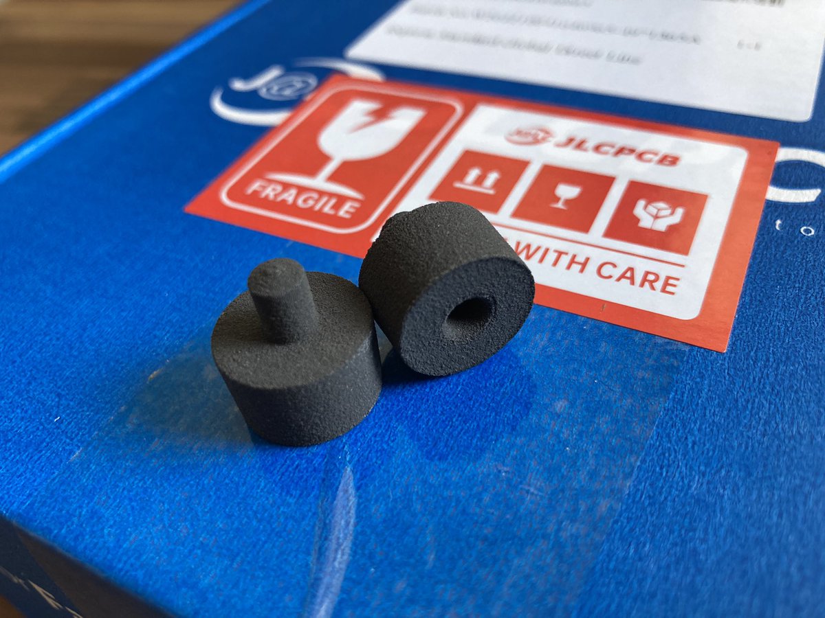 ripthebones's tweet image. Dank @JLCPCB ist SLS-Druck jetzt auch für den Heimgebrauch zugänglich. Und dazu auf einem super erfreulichen Preisniveau. Hier 2 „Niffies“ aus Nylon bis 150°C hitzebeständig in 1A-Qualität gerade eingetroffen. Selbst Metall ist möglich. Ich bin begeistert.