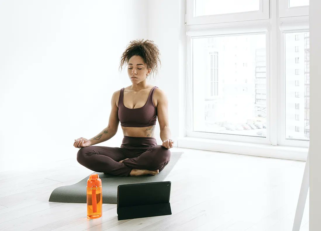 GoCobble's tweet photo. Hustle Culture Is Dead ☠️  

Read how employers are bringing wellness to the workplace @AfroTech

https://t.co/voNULvWMrJ https://t.co/Km9YdYTDzT