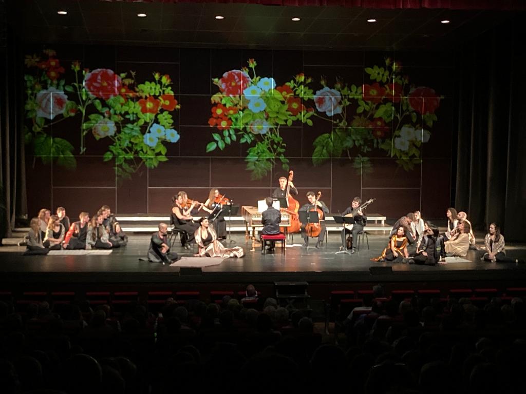 cordeteatre's tweet photo. 🎶Un plaer tornar a escena amb @vespresdarnadi amb l'opera Purcell Dodo&amp;Eneas i al @Kursaalmanresa 

Més encara fer-ho amb @laiafrigole, Salvador Parrón, Marta Valero i Jordi Domènech (en la seva última funció)
sota la direcció de Dani Espasa🔝

Una actuació plena d'emoció!🥲 https://t.co/A8iLP5HL3g