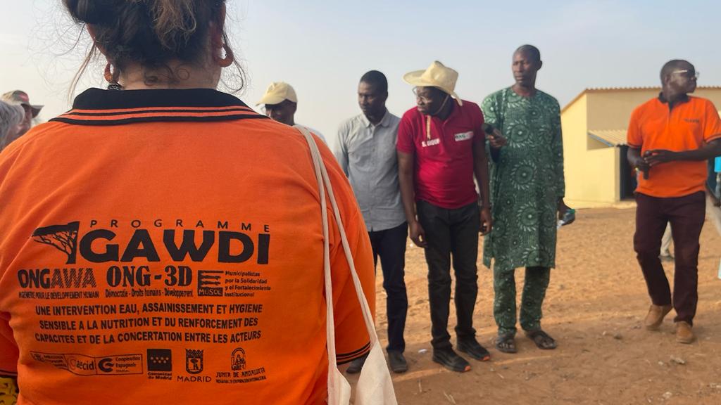 ongawa4d's tweet photo. Este fin de semana, parlamentarixs de las comisiones de cooperación del Congreso y el Senado han visitado Podor, en el norte de Senegal, para conocer el programa #Gawdi, que llevamos a cabo en la zona junto a @ong3D y @FMusol, con el apoyo de la @CooperacionESP.
#CooperaSi https://t.co/PwaDTcDsYR