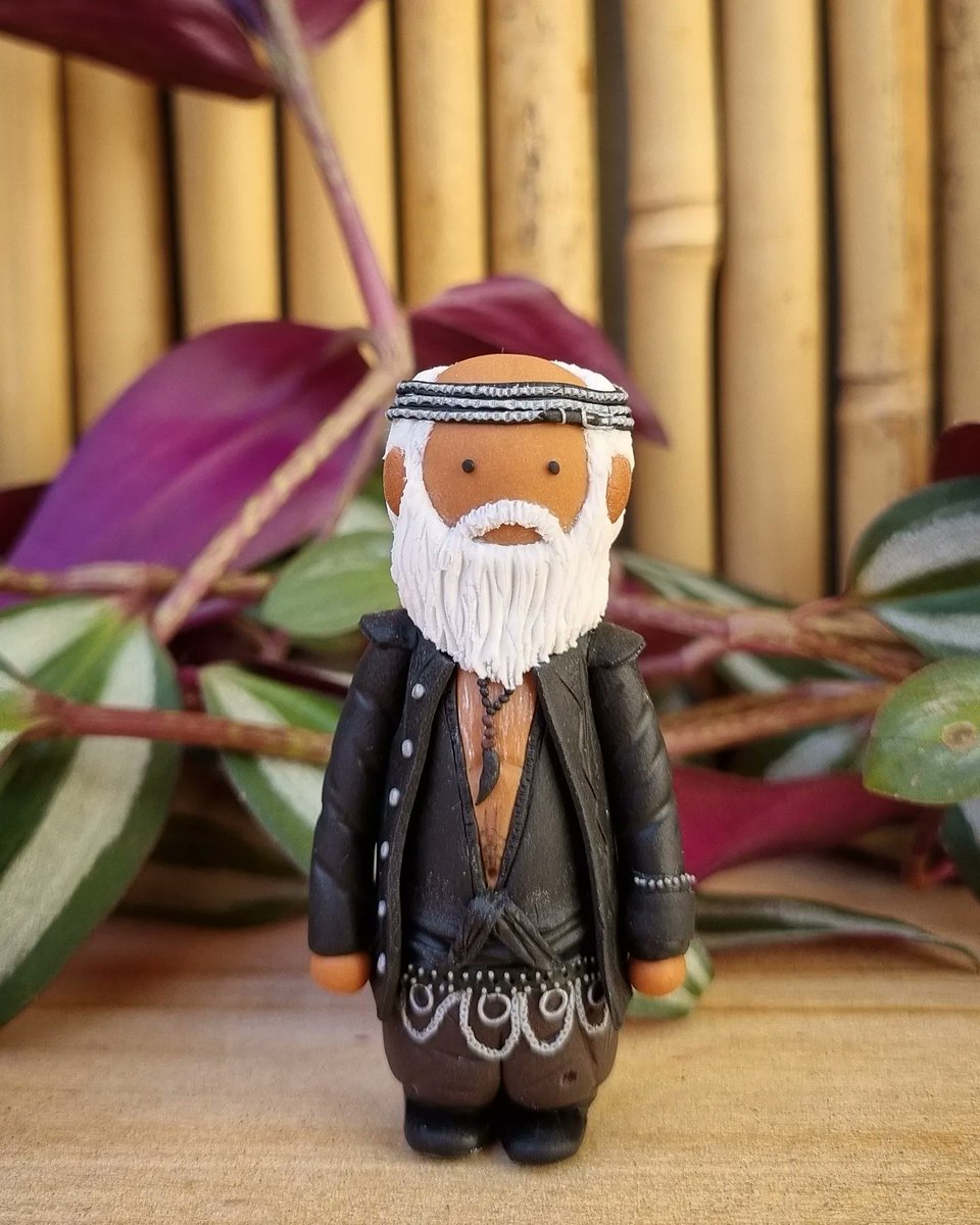 FandomClay's tweet photo. Well if it isn't the sweetest pirate of the seven seas! ❤️ Fang has now joined my tiny crew! 😊
#ourflagmeansdeath #ofmd #ourflagmeansdeathfanart #ofmdfanart #ourflagmeansdeathfang #ofmdfang #teamblackbeard #fanart #polymerclay #miniature #figurine https://t.co/wvTN1aoiZ2